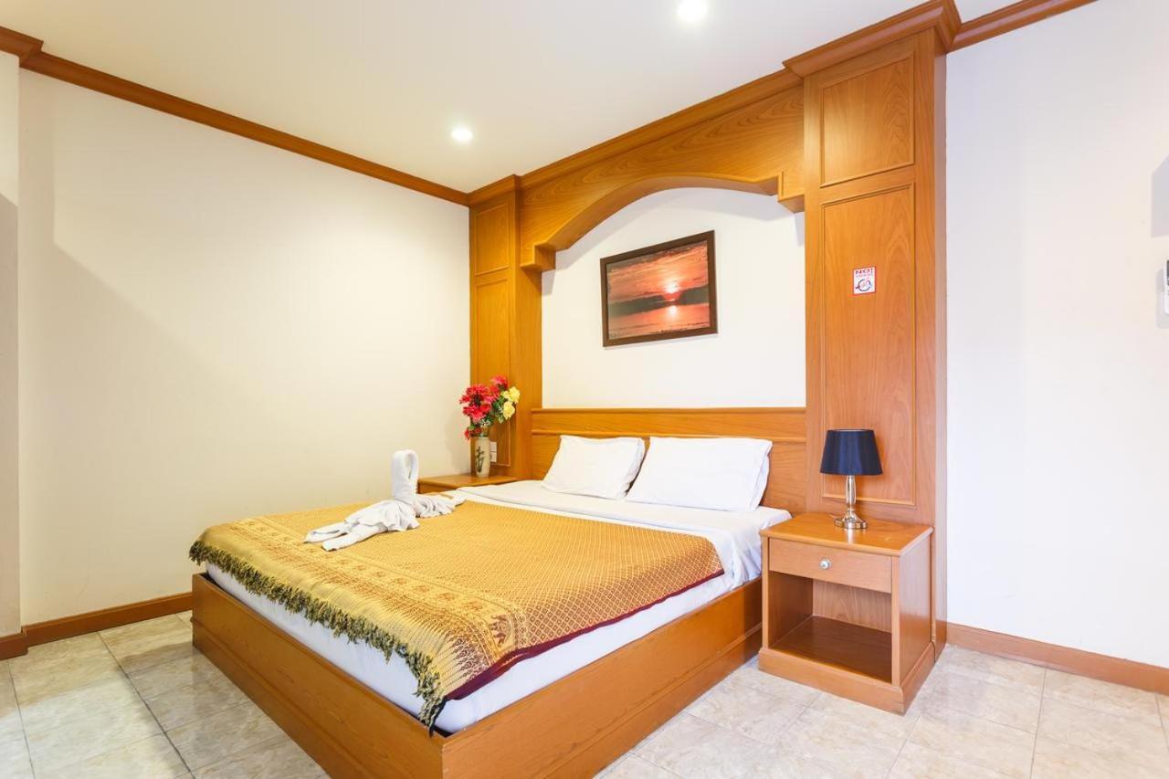 Oyo 739 Presley Guesthouse Phuket Patong Exterior photo