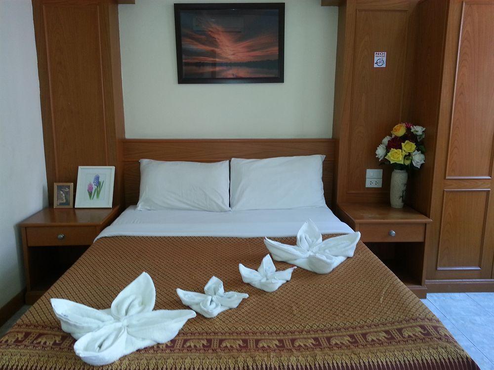 Oyo 739 Presley Guesthouse Phuket Patong Exterior photo