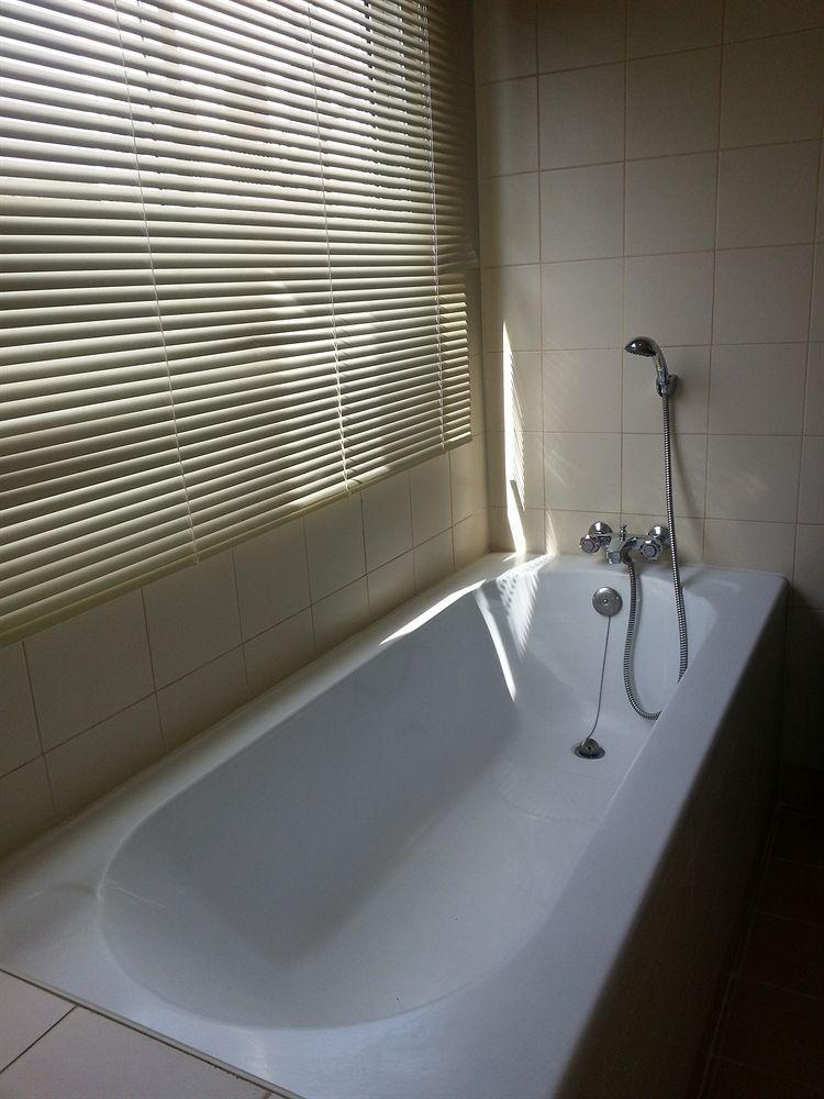 Oyo 739 Presley Guesthouse Phuket Patong Exterior photo