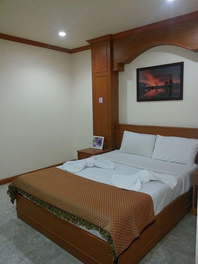Oyo 739 Presley Guesthouse Phuket Patong Exterior photo