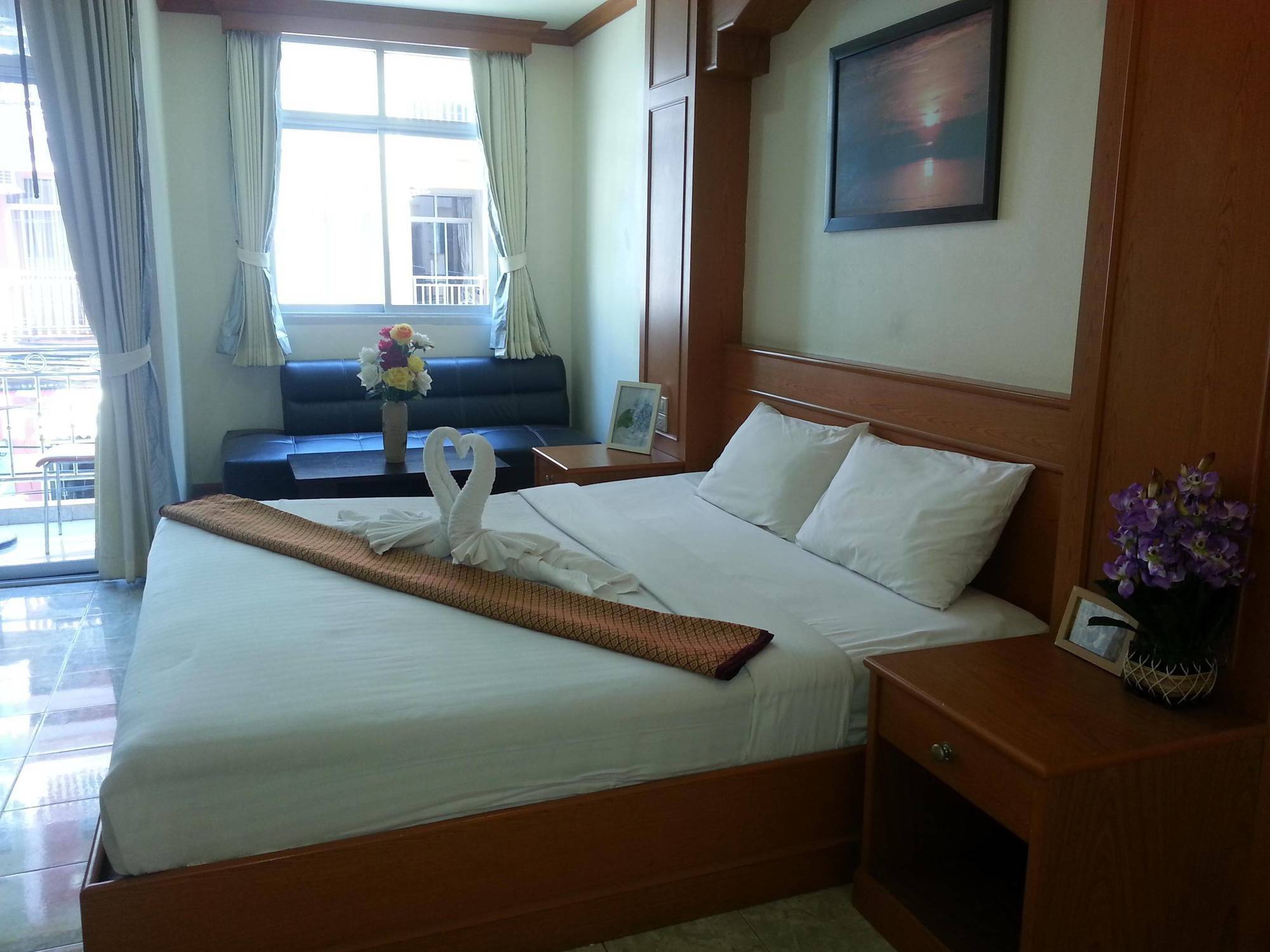 Oyo 739 Presley Guesthouse Phuket Patong Exterior photo