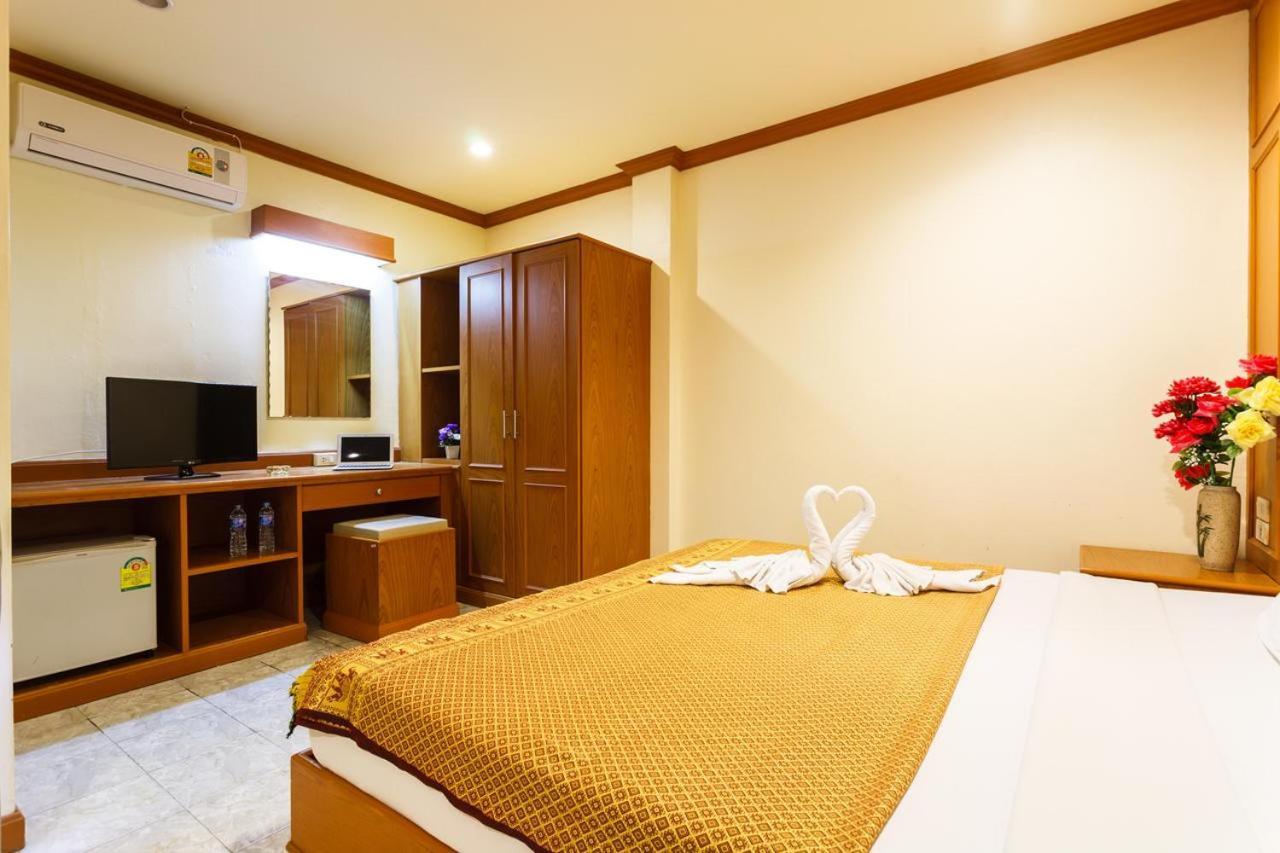 Oyo 739 Presley Guesthouse Phuket Patong Exterior photo