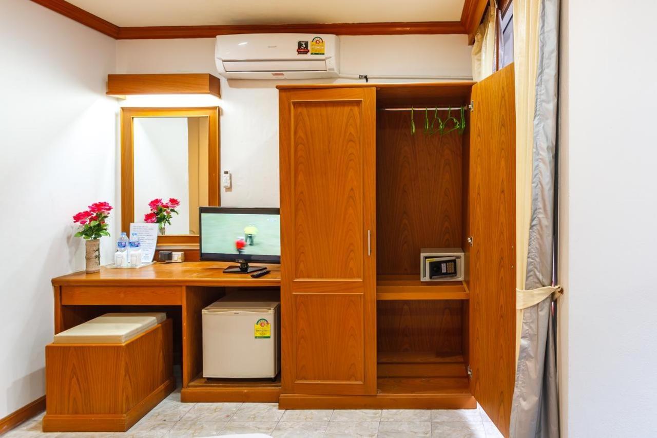 Oyo 739 Presley Guesthouse Phuket Patong Exterior photo
