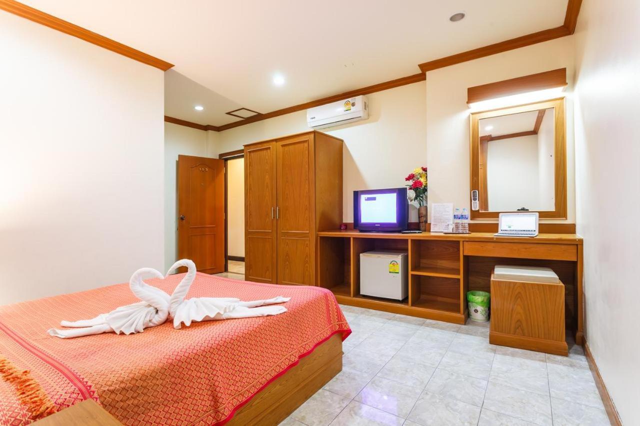 Oyo 739 Presley Guesthouse Phuket Patong Exterior photo
